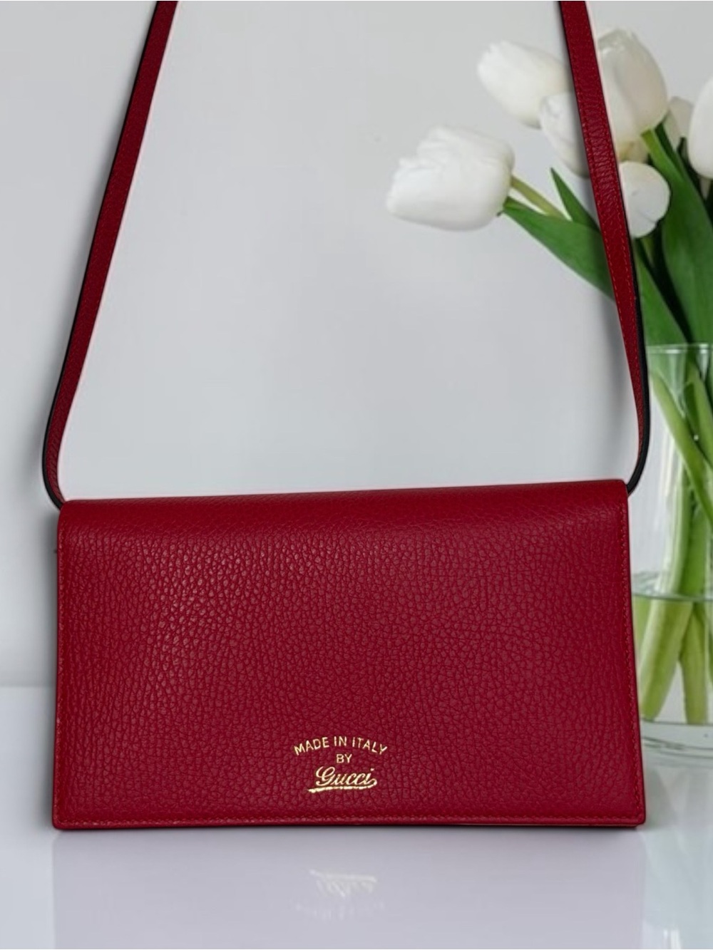 GUCCI Pristine Red Pebbled Leather Swing Crossbody Wallet Bag